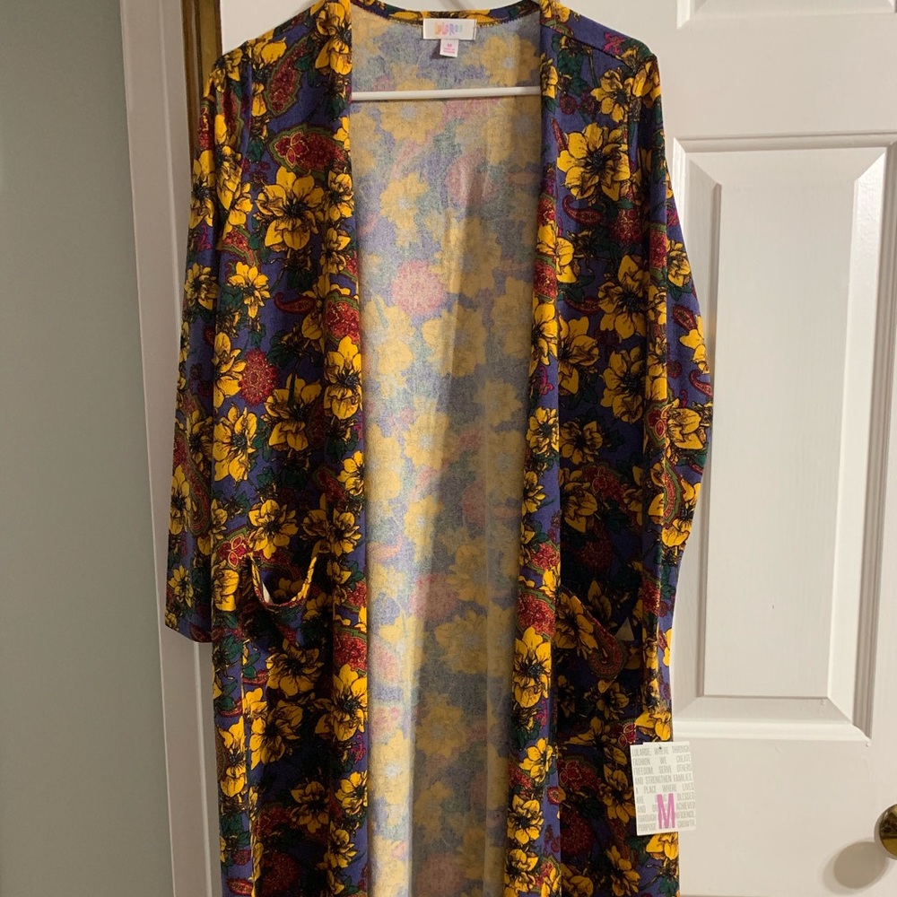 LulaRoe medium Sarah! 🌸